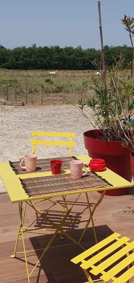 Les Bonbonnettes Bed and Breakfast Le Cailar Exteriör bild