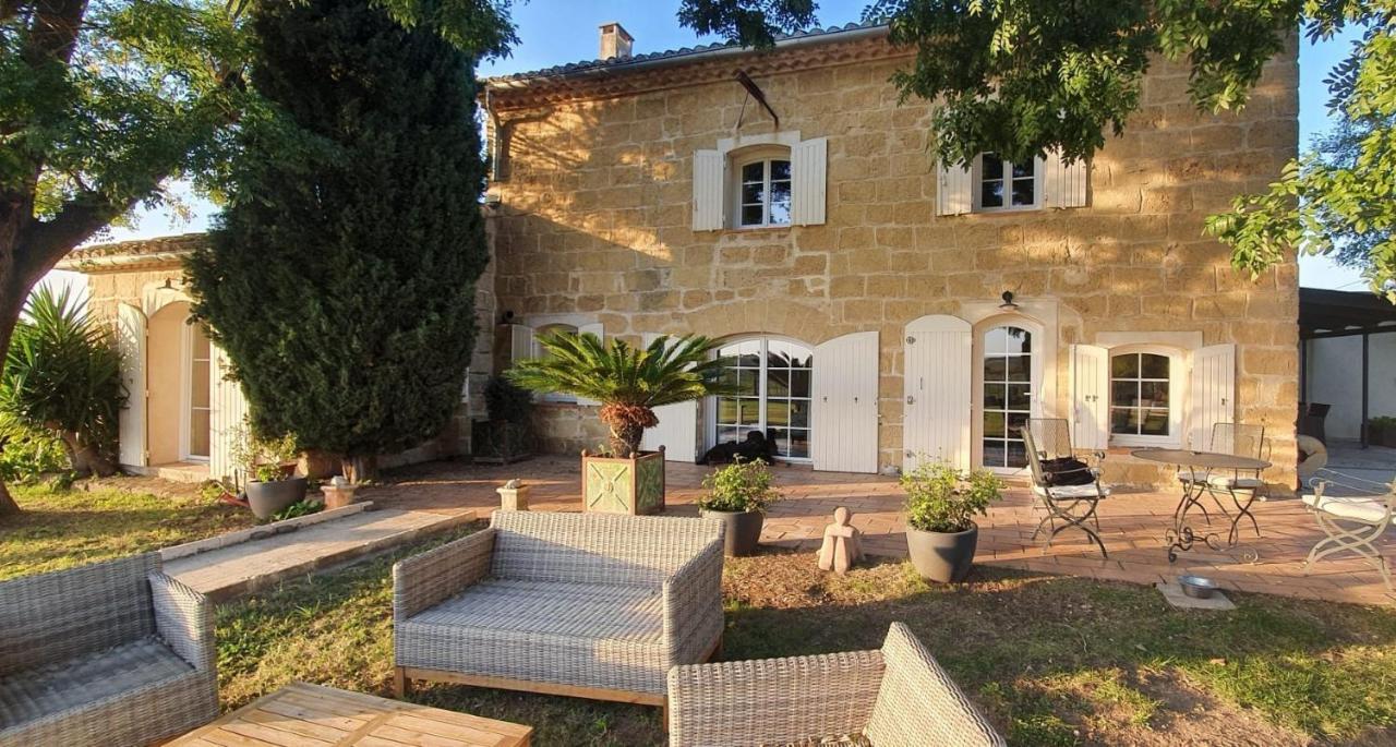 Les Bonbonnettes Bed and Breakfast Le Cailar Exteriör bild
